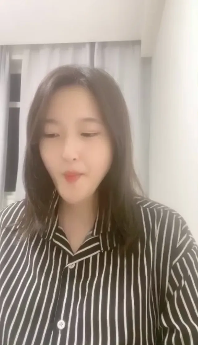 极品高顏值微胖推特肉感女，聽這嗓音真是粗了點，但被猛操呻吟淫叫的嗓音又挺嗨，還直播自摸自己巨乳大奶子 - 清純外貌下藏不住的慾望反差