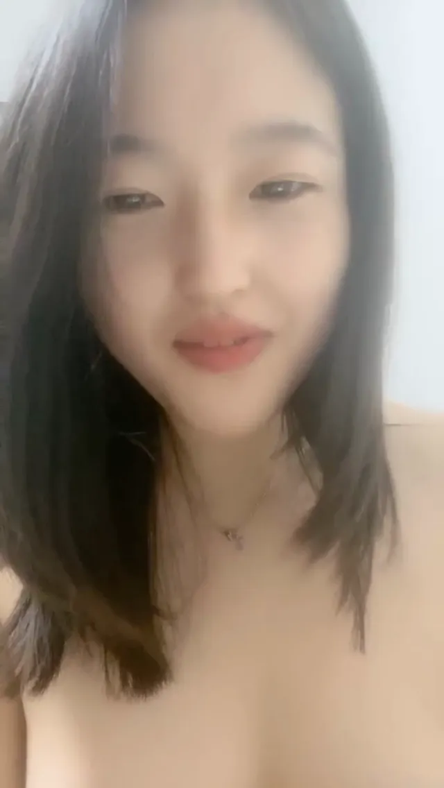 极品高顏值微胖推特肉感女，聽這嗓音真是粗了點，但被猛操呻吟淫叫的嗓音又挺嗨，還直播自摸自己巨乳大奶子 - 清純外貌下藏不住的慾望反差