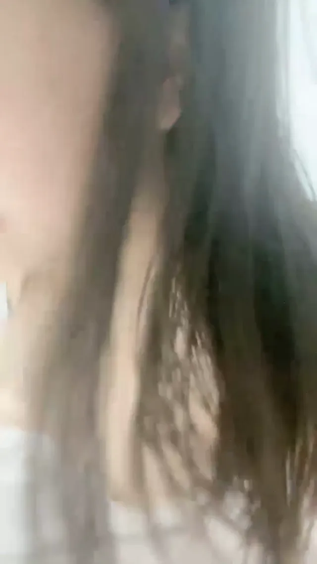 极品高顏值微胖推特肉感女，聽這嗓音真是粗了點，但被猛操呻吟淫叫的嗓音又挺嗨，還直播自摸自己巨乳大奶子 - 清純外貌下藏不住的慾望反差