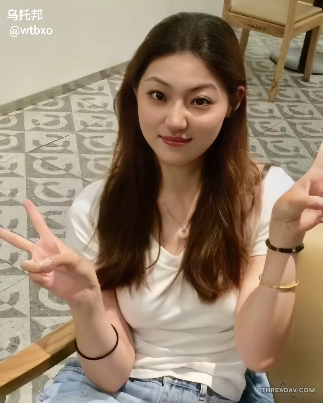 不仅给口交而且还给狠狠操逼，果然舞蹈生都反差，玩的都很花，搁我我也喜欢操