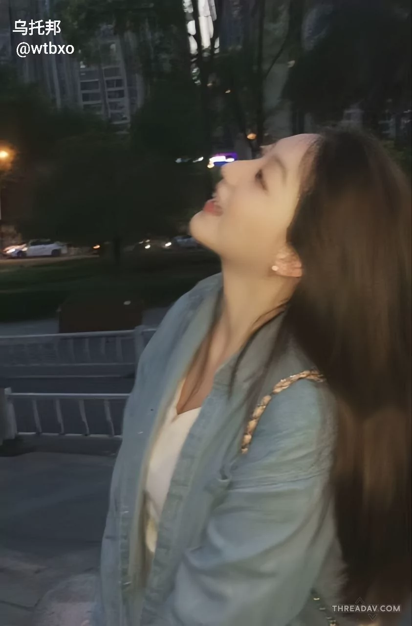 不仅给口交而且还给狠狠操逼，果然舞蹈生都反差，玩的都很花，搁我我也喜欢操