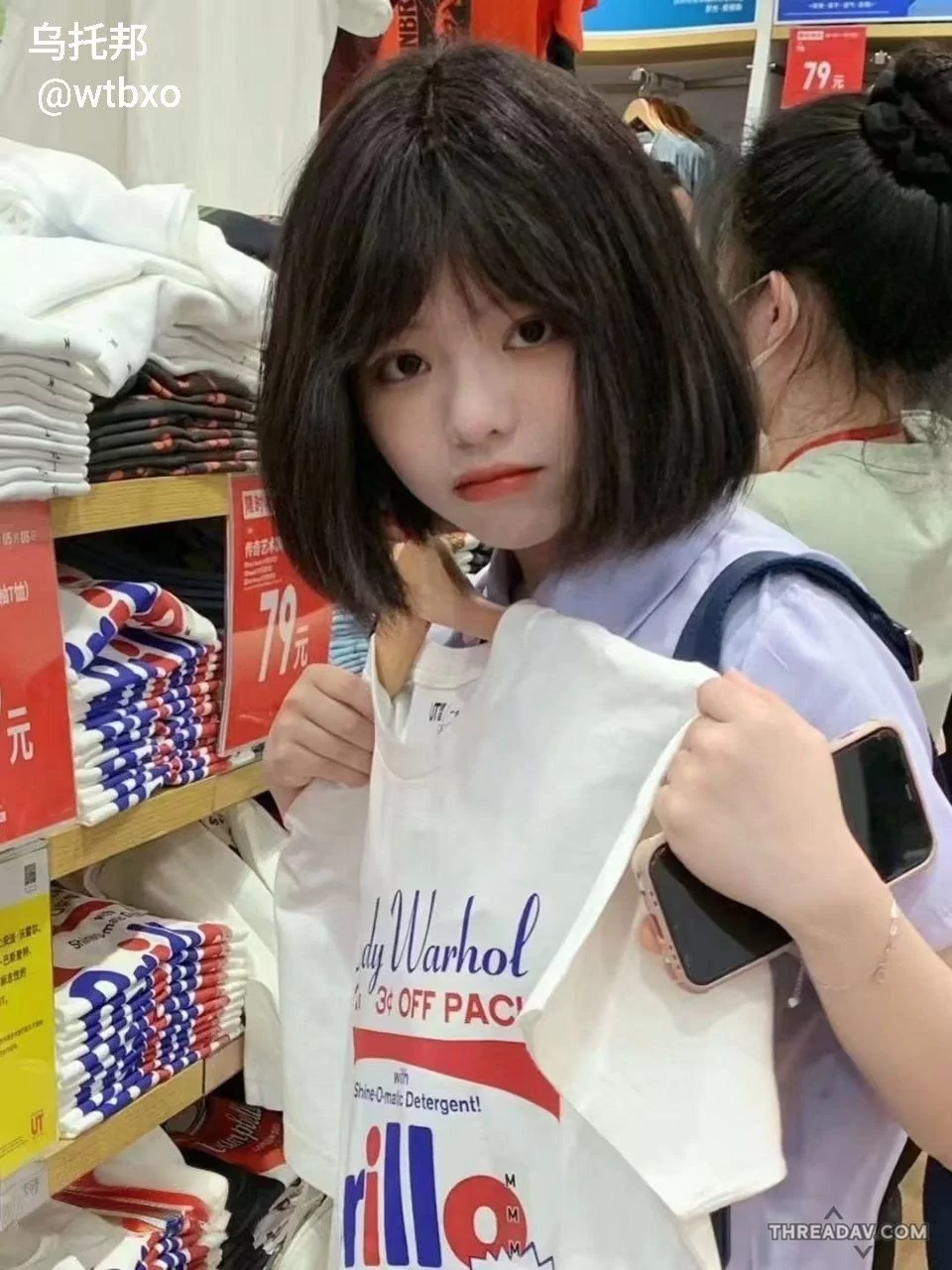 还以为是家里的乖乖女呢，实际上是个鸡巴套子，给人家吃鸡巴的小母狗
