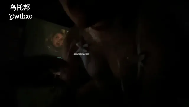 还以为是家里的乖乖女呢，实际上是个鸡巴套子，给人家吃鸡巴的小母狗 - 清純外貌下藏不住的慾望反差