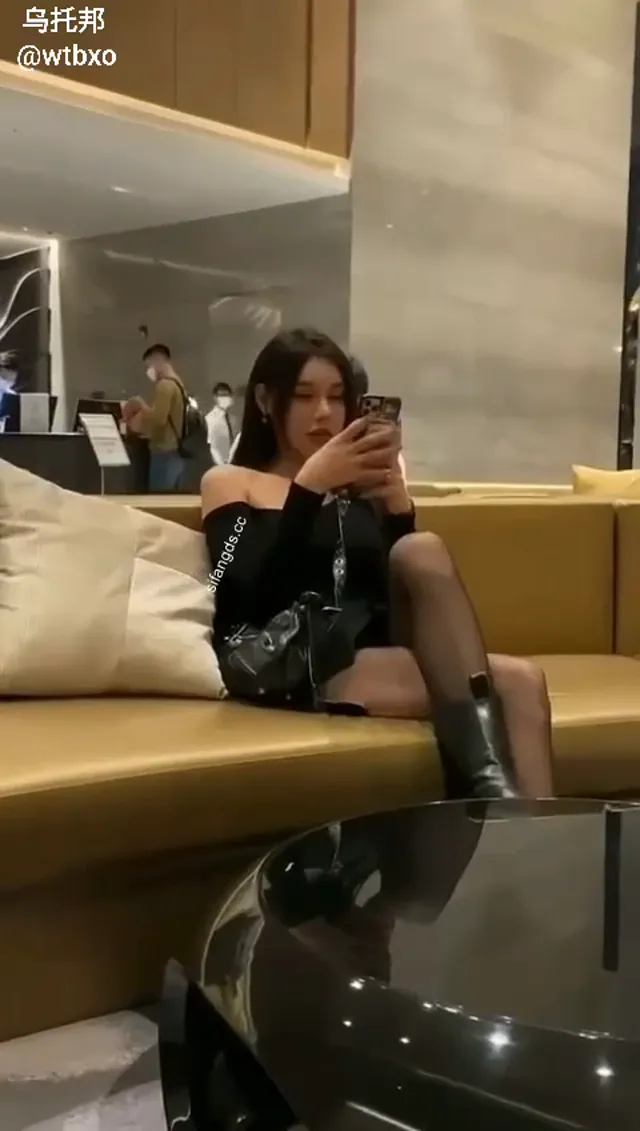 精神小妹的骨子里还是小鸟依人的女人，还是挺喜欢吃鸡巴的母狗 - 清純外貌下藏不住的慾望反差