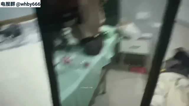 抖音反差微胖精神小妹，和大哥的做爱视频流出，超级反差推荐