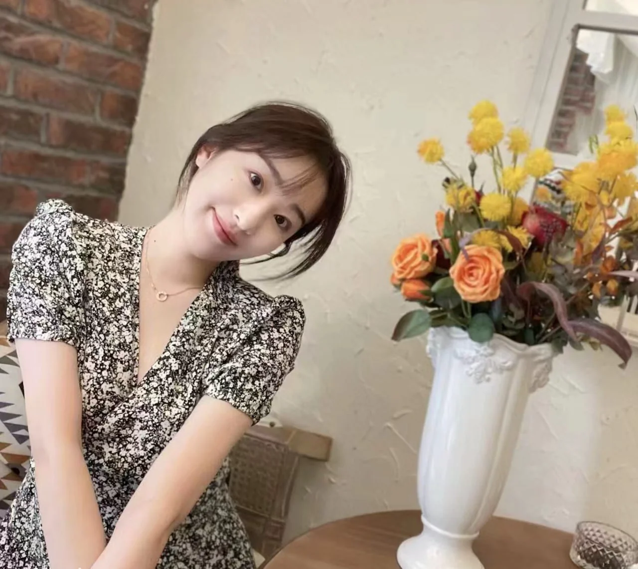 校园中的反差美女，私下的温柔技巧