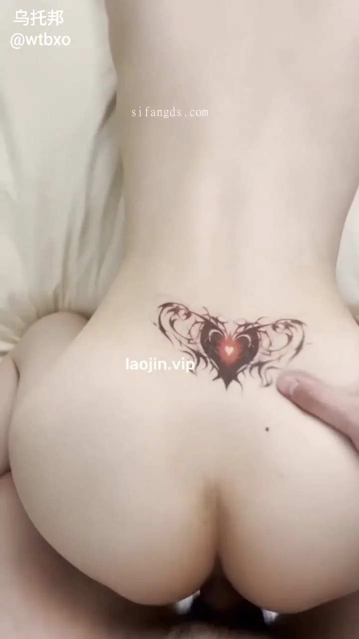这骚货不仅给口交而且还给狠狠操逼，果然舞蹈生都反差，玩的都很花