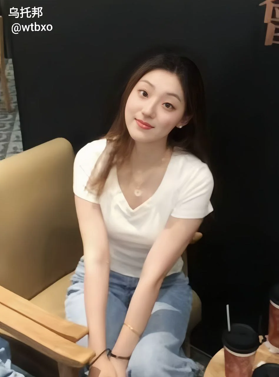 这骚货不仅给口交而且还给狠狠操逼，果然舞蹈生都反差，玩的都很花