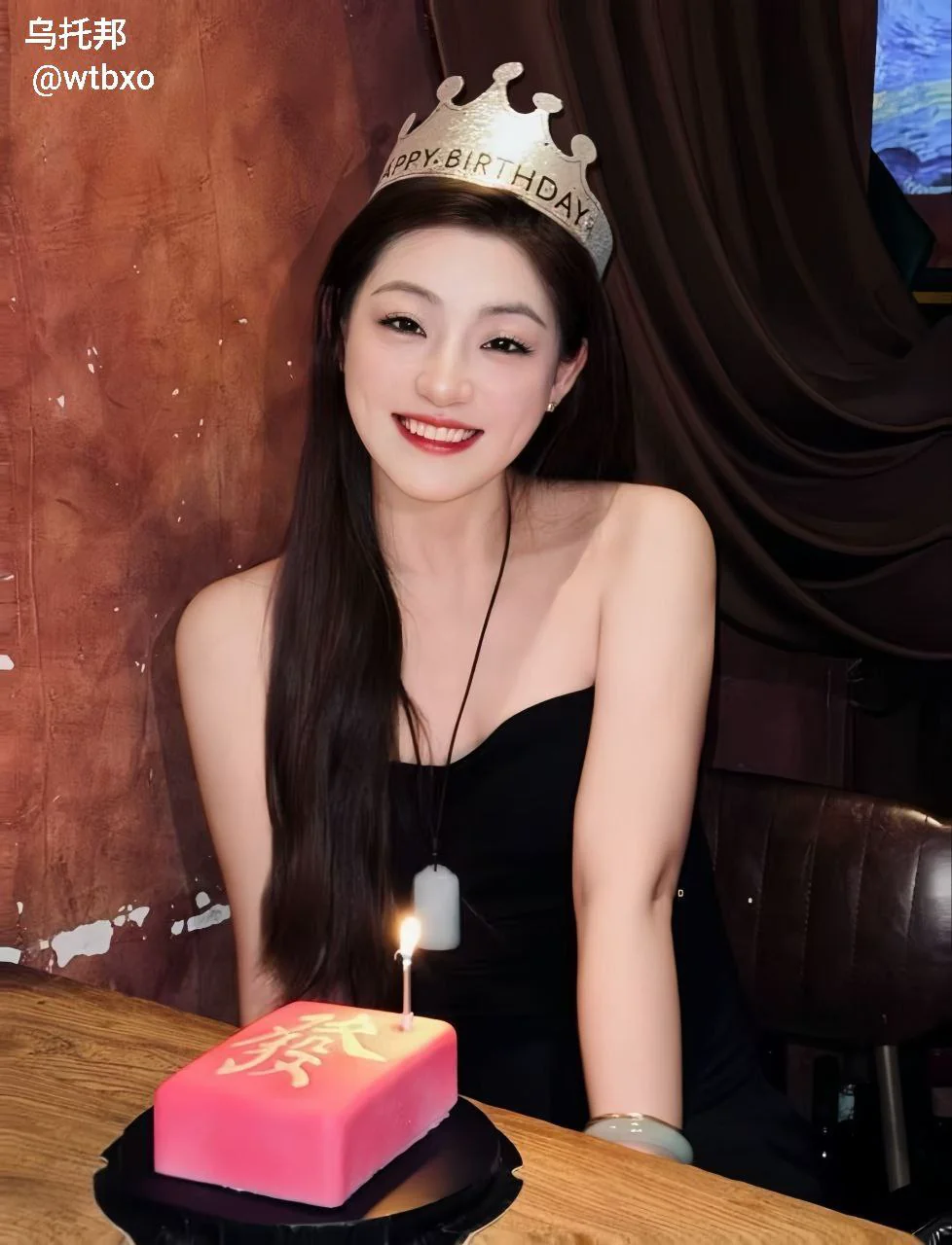 这骚货不仅给口交而且还给狠狠操逼，果然舞蹈生都反差，玩的都很花