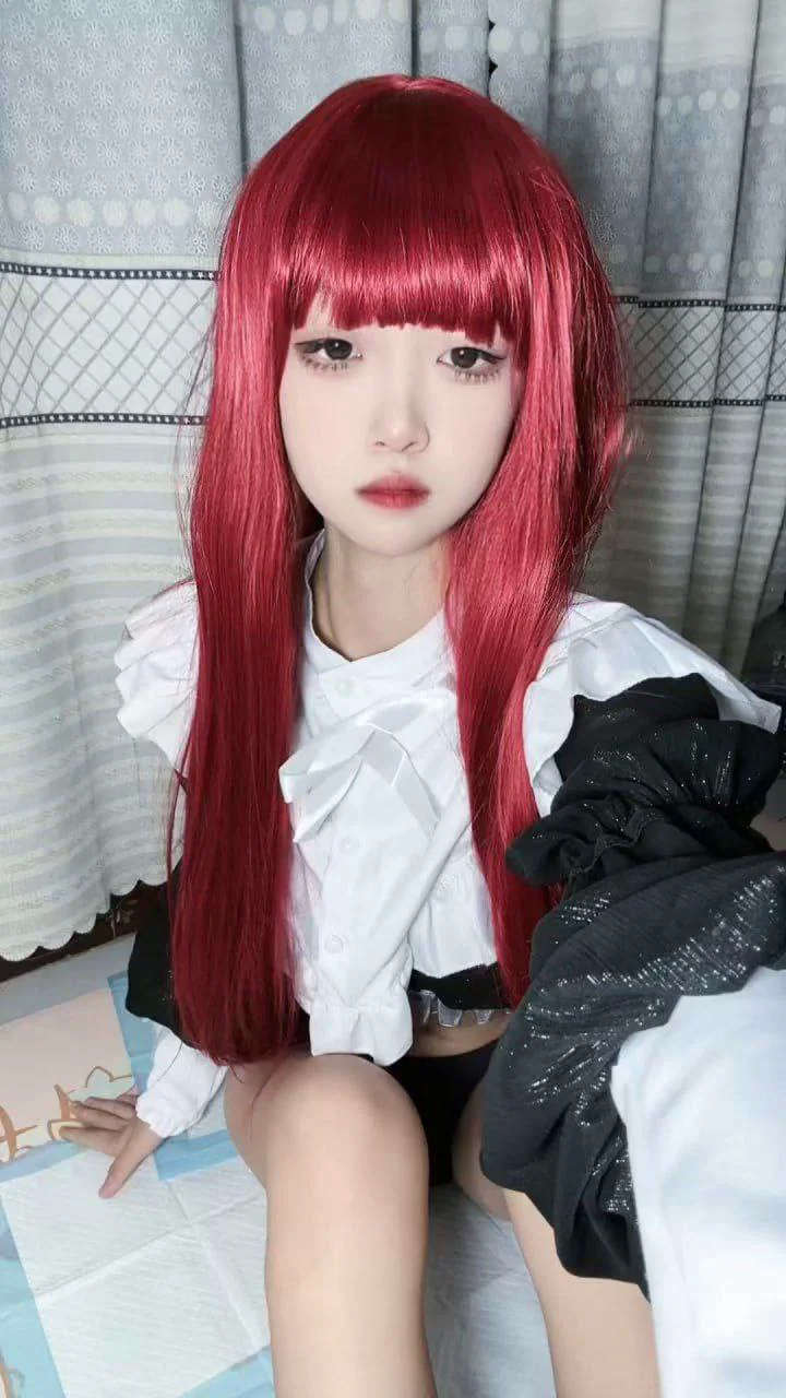 神探狸狸，反差萝莉嫩妹白虎无毛嫩穴母狗，极品抖音风裸舞自慰，白嫩cosplay女仆初音未来身材展示诱惑jk短裙