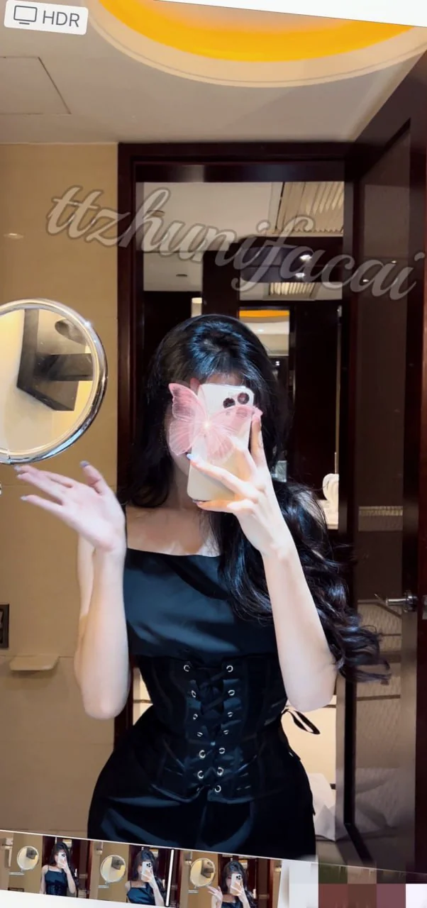 推特极品御姐，皮肤白皙奶子乳形完美身材极品，高冷御姐被金主包养无套插入淫水泛滥流出白浆强制高潮
