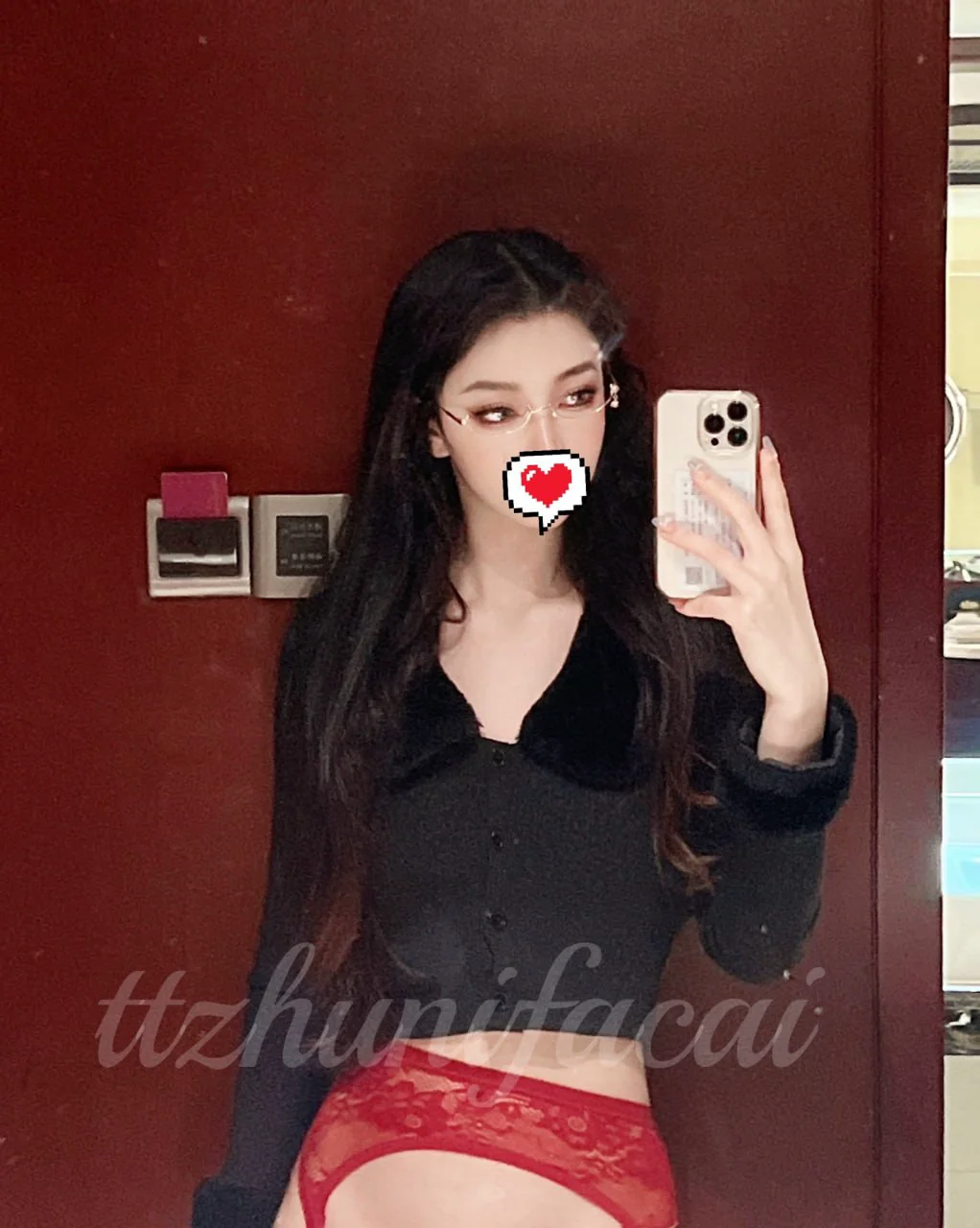 推特极品御姐，皮肤白皙奶子乳形完美身材极品，高冷御姐被金主包养无套插入淫水泛滥流出白浆强制高潮
