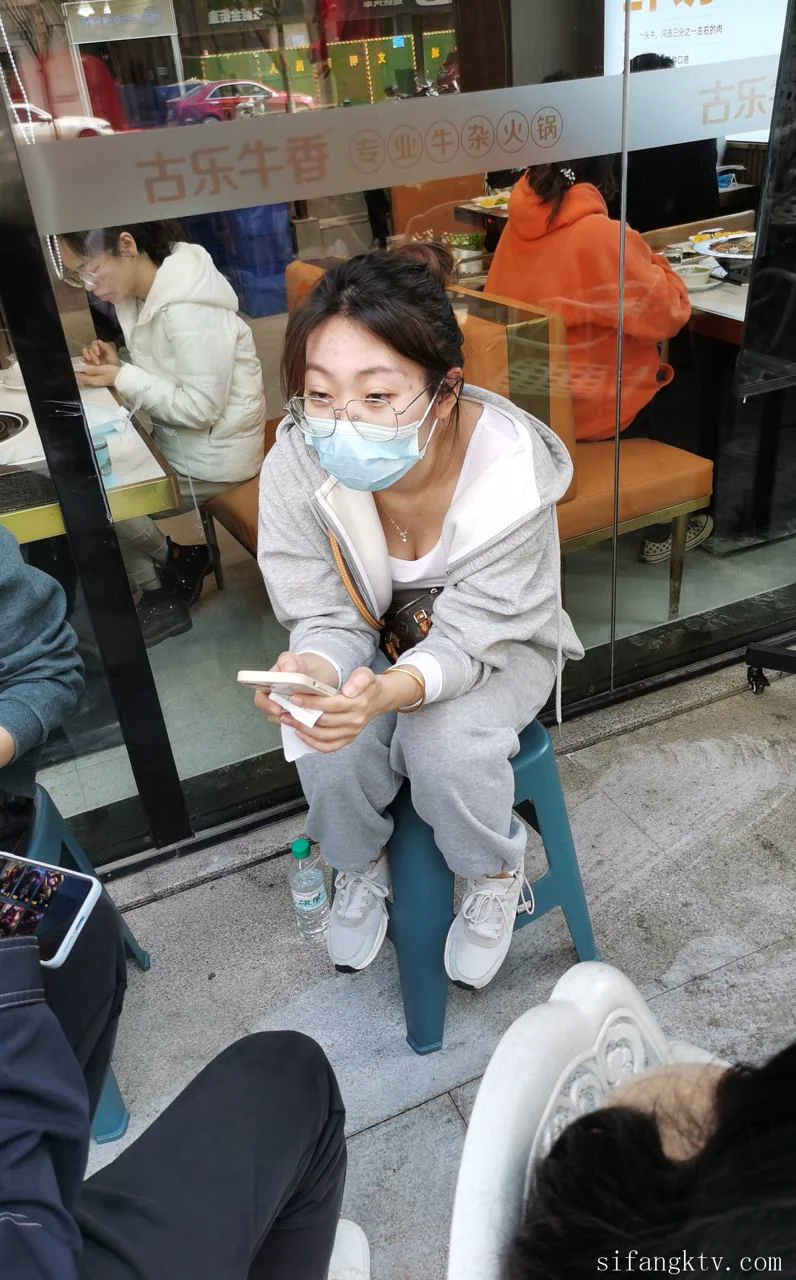 眼镜反差婊露脸高颜值后入清纯完美身材，户外露出情趣套装私人调教双人完整插入多女主黑丝白丝长腿合集花絮