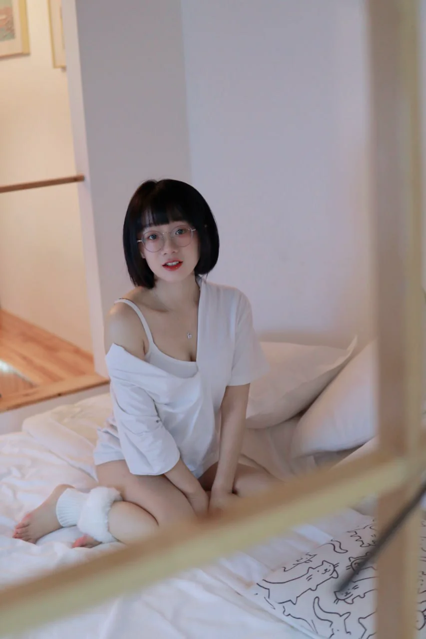 10个眼睛，9个反差，我说的。在学校里是个乖乖女，出了校门就是反差母狗。金主的胯下之物。无限玩弄。