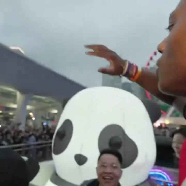 同志们好！
