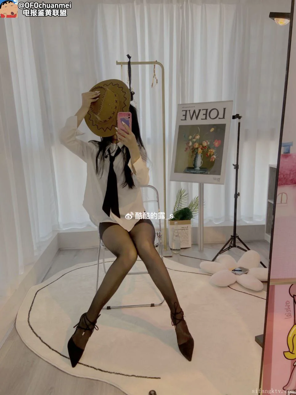 抖音一字马主播各种制服，少妇也举牌，大佬定制私拍流出