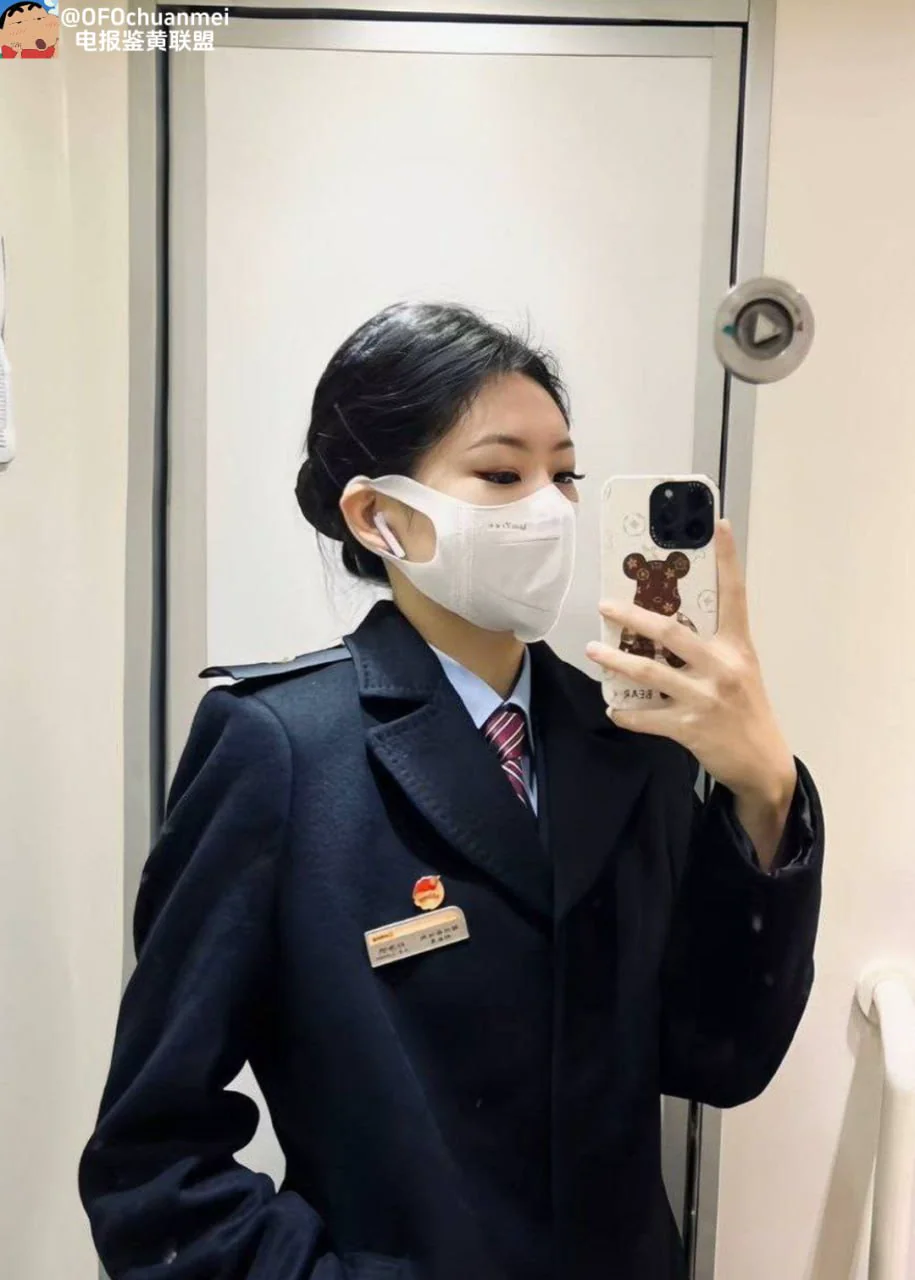 推特反差露出博主 乘务盈盈
