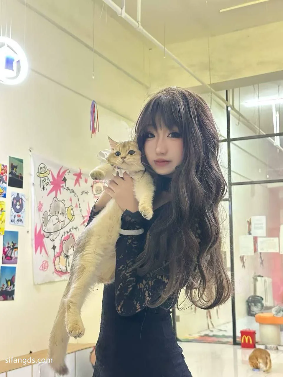 辽宁商贸职业学院 精神小妹 一头黄毛 脸上镶嵌唇钉 鼻钉 杀马特风 到了床上骚的很 抠逼自慰的叫声充满整个房间 假鸡吧塞满整个阴道 直到潮喷...