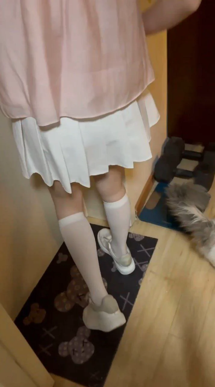 推特知名少女收割机，已经退网的活菩萨，应粉丝要求，全套资源在评论区，类型少女，萝莉等...