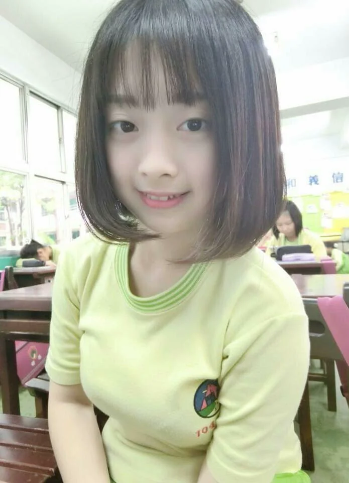 童颜巨乳反差小母狗大尺度私密自拍黑森林还挺旺盛的