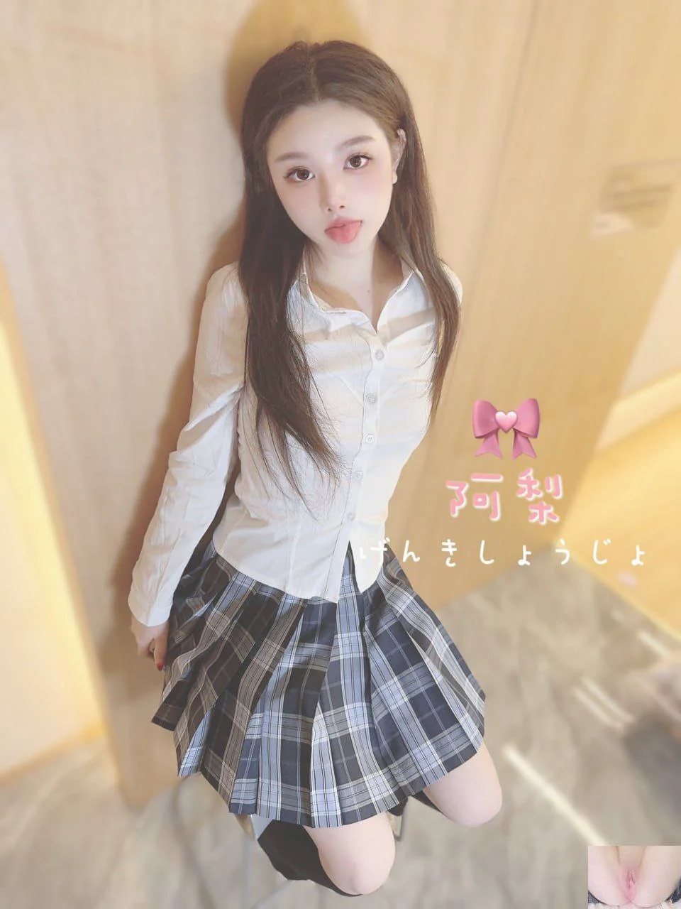 高颜值露脸美少女，自慰潮喷福利合集，顶级白虎一线天， 身材样貌B都是一等一！