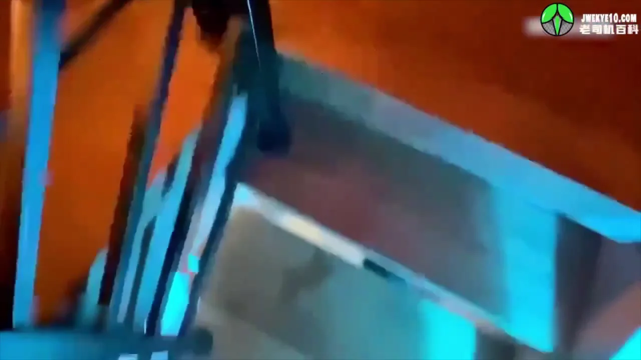 看着贤妻良母结果反差感拉满，哺乳期大奶淫妻3p，单男暴烈抽插，交合出淫水直流，连续内射，灌精就是爽