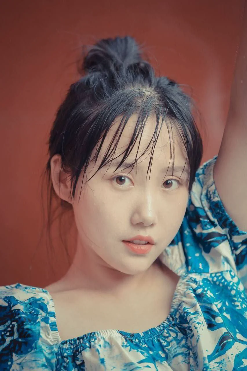 可爱小妹妹和男友分手，做爱视频遭流出，床上和床下判若两人，反差！