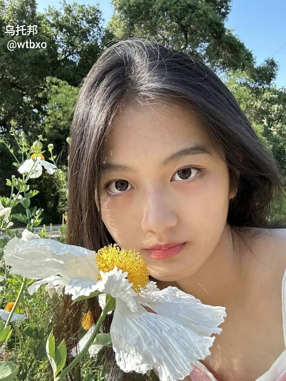 眼镜女友性爱视频流出，看起来更像是个学霸级别的好女孩，实际上也喜欢吃鸡巴