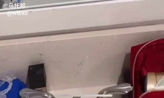 眼镜女友性爱视频流出，看起来更像是个学霸级别的好女孩，实际上也喜欢吃鸡巴