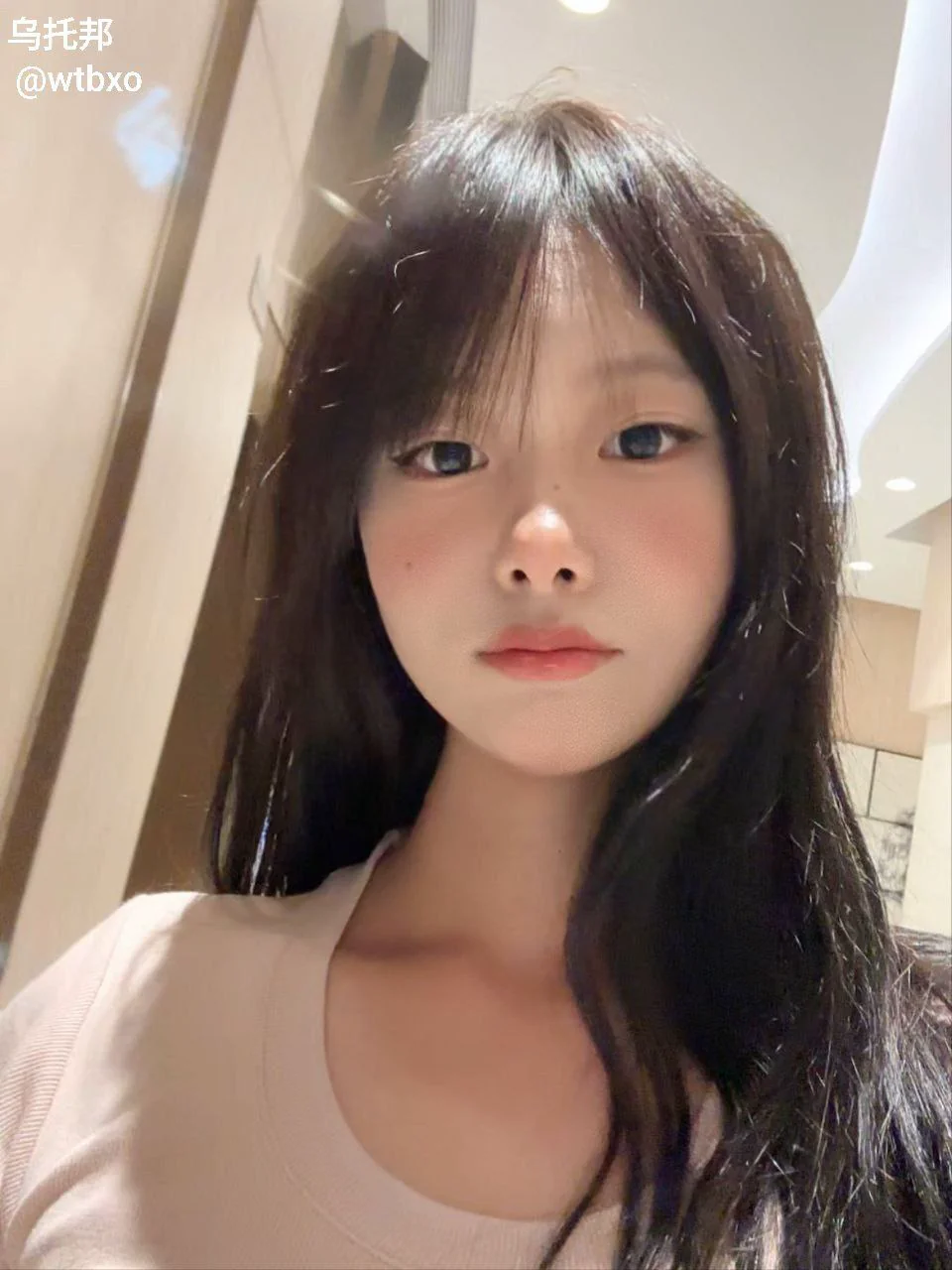 大二学妹少女分享校园日常大学不是在挨操就是在挨操的路上，被学长拍的时候还遮住不想让拍，太可爱了吧