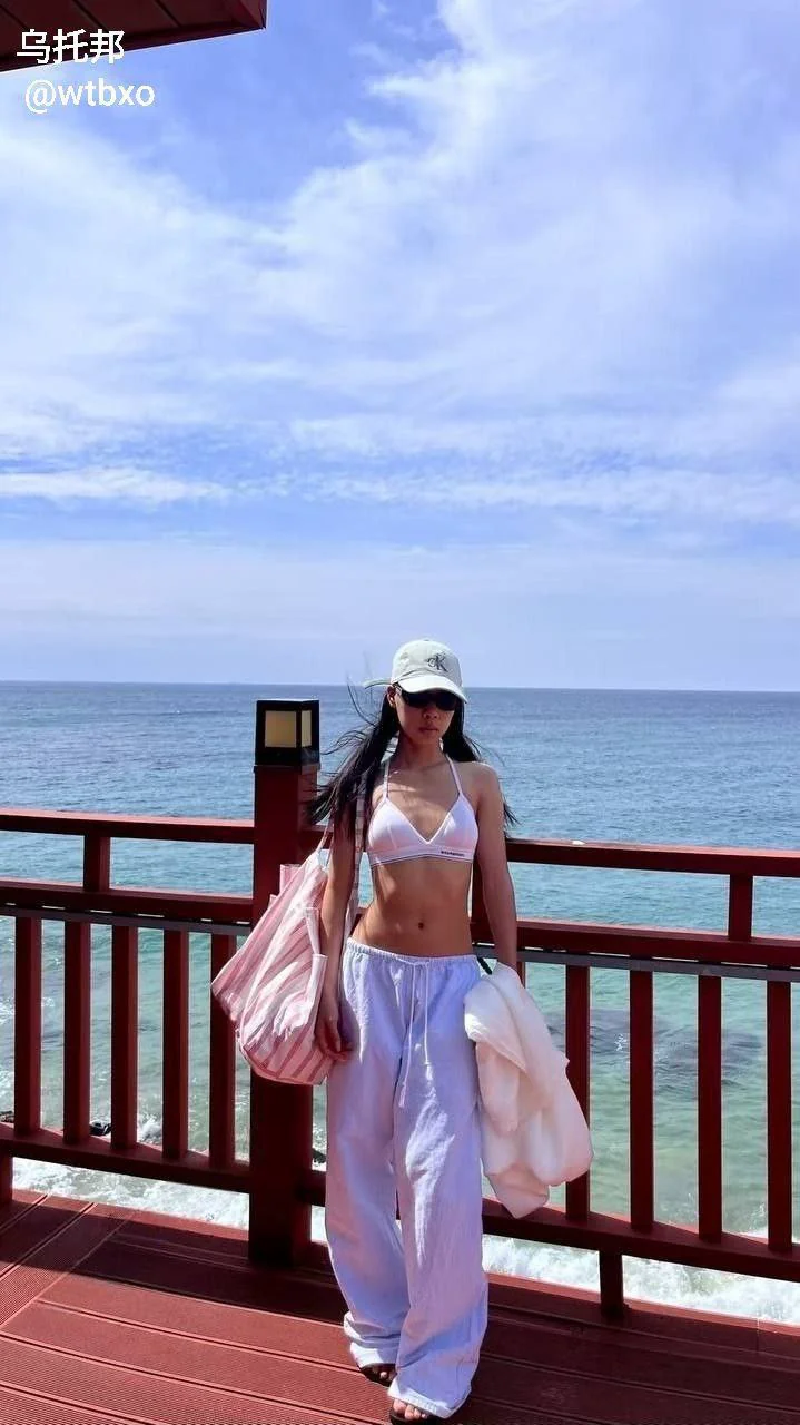 母狗肛塞内射福利私拍，这位是真的没想到，我还以为女神就不会这么反差，是我错付了😭