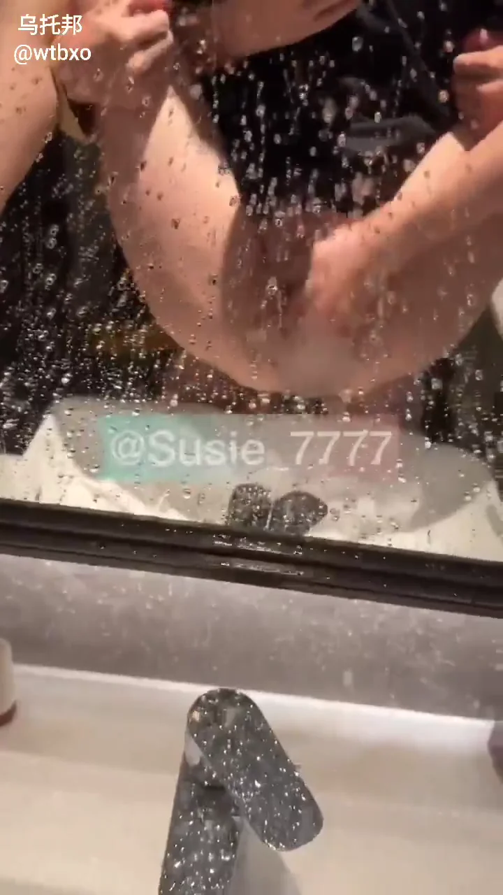 高攀不起的女神是人家胯下的母狗，都说有情人终成眷属，实际上是有钱人终成眷属