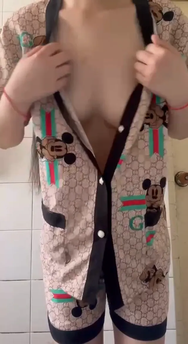 萝莉学生妹私下的模样