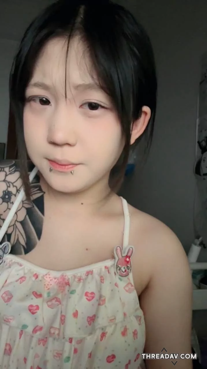 蘿莉妹妹，私下卻是個淫亂小妖精