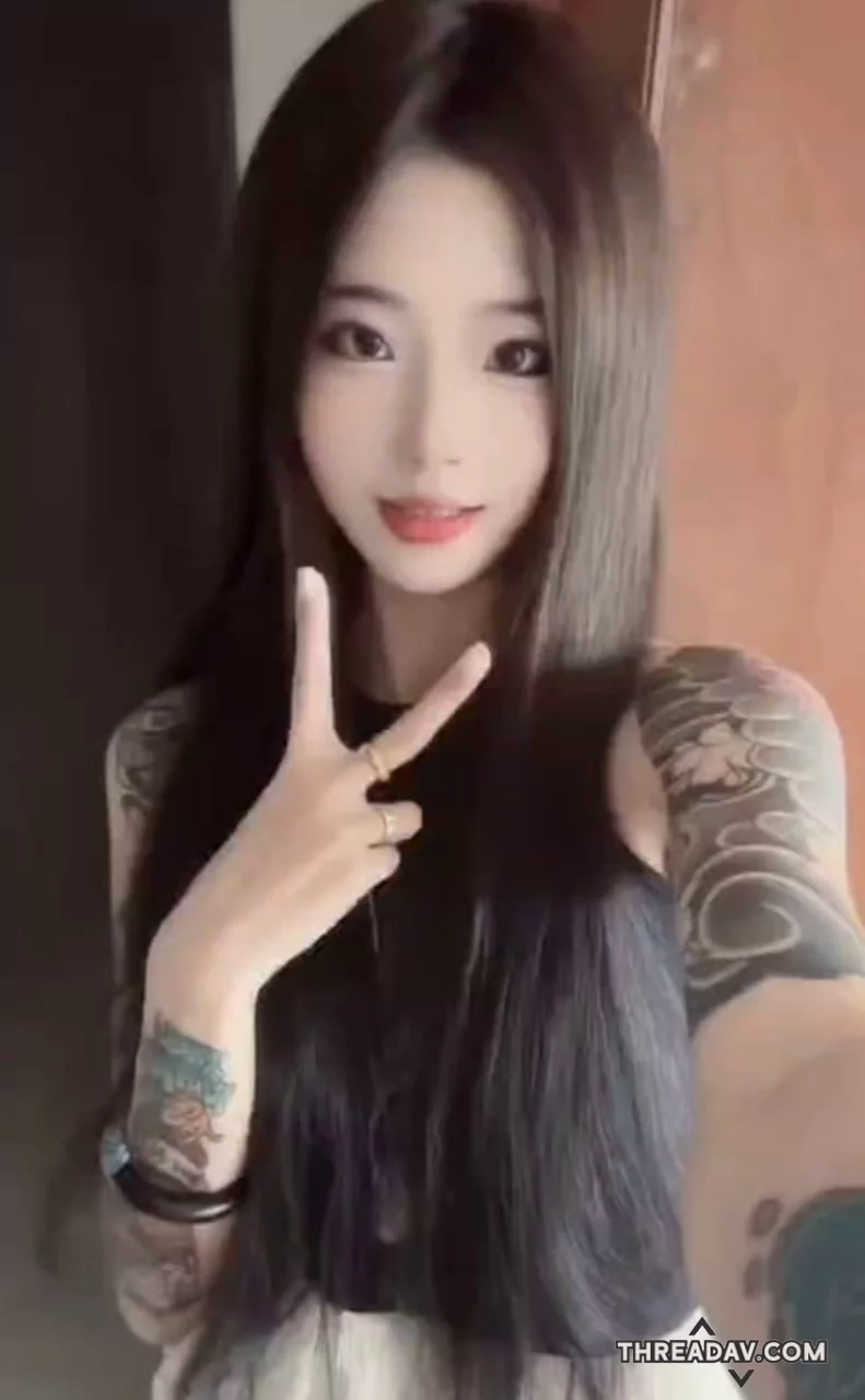 純情蘿莉妹妹，校園內外不同風情，身材太誘人了