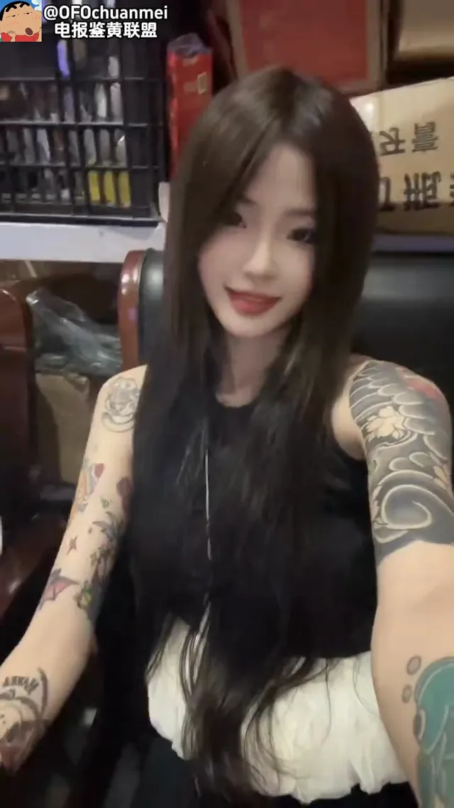純情蘿莉妹妹，校園內外不同風情，身材太誘人了