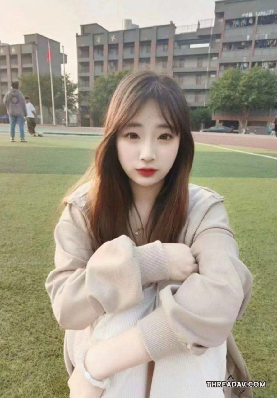 大學生妹在外兼差，穿上制服裝後大肆跟男客愛愛