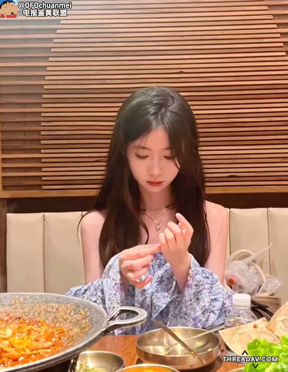 超美可愛萝莉学生，巨乳又粉嫩奶頭，看了極度想操翻她