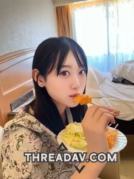 主打一个嫩！白虎小萝莉下海拍av，看着真是太嫩了好喜欢