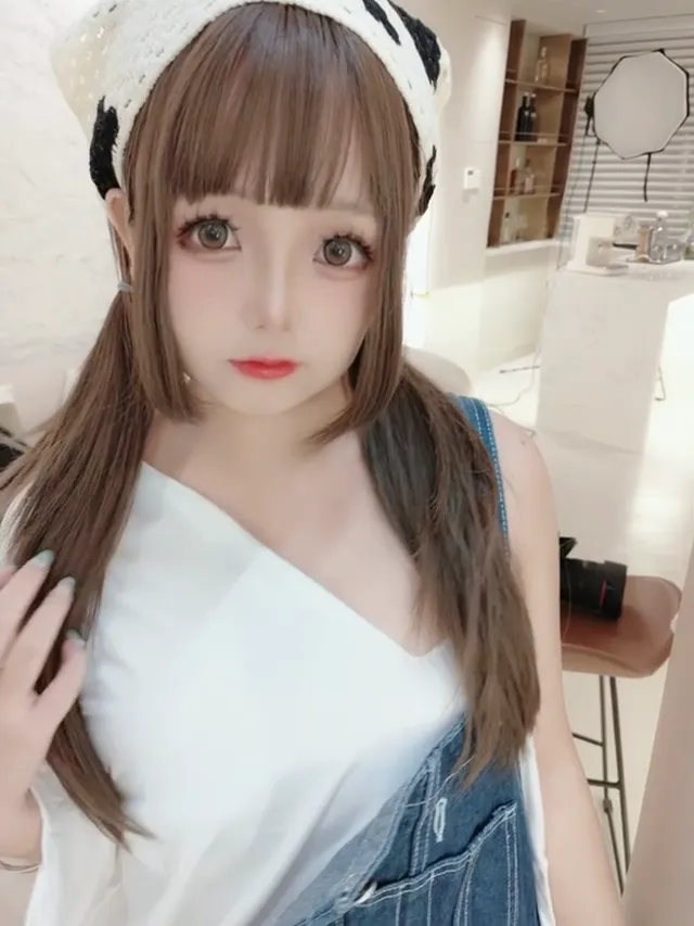 娃娃臉蛋巨乳萝莉性感誘惑身材真受不了