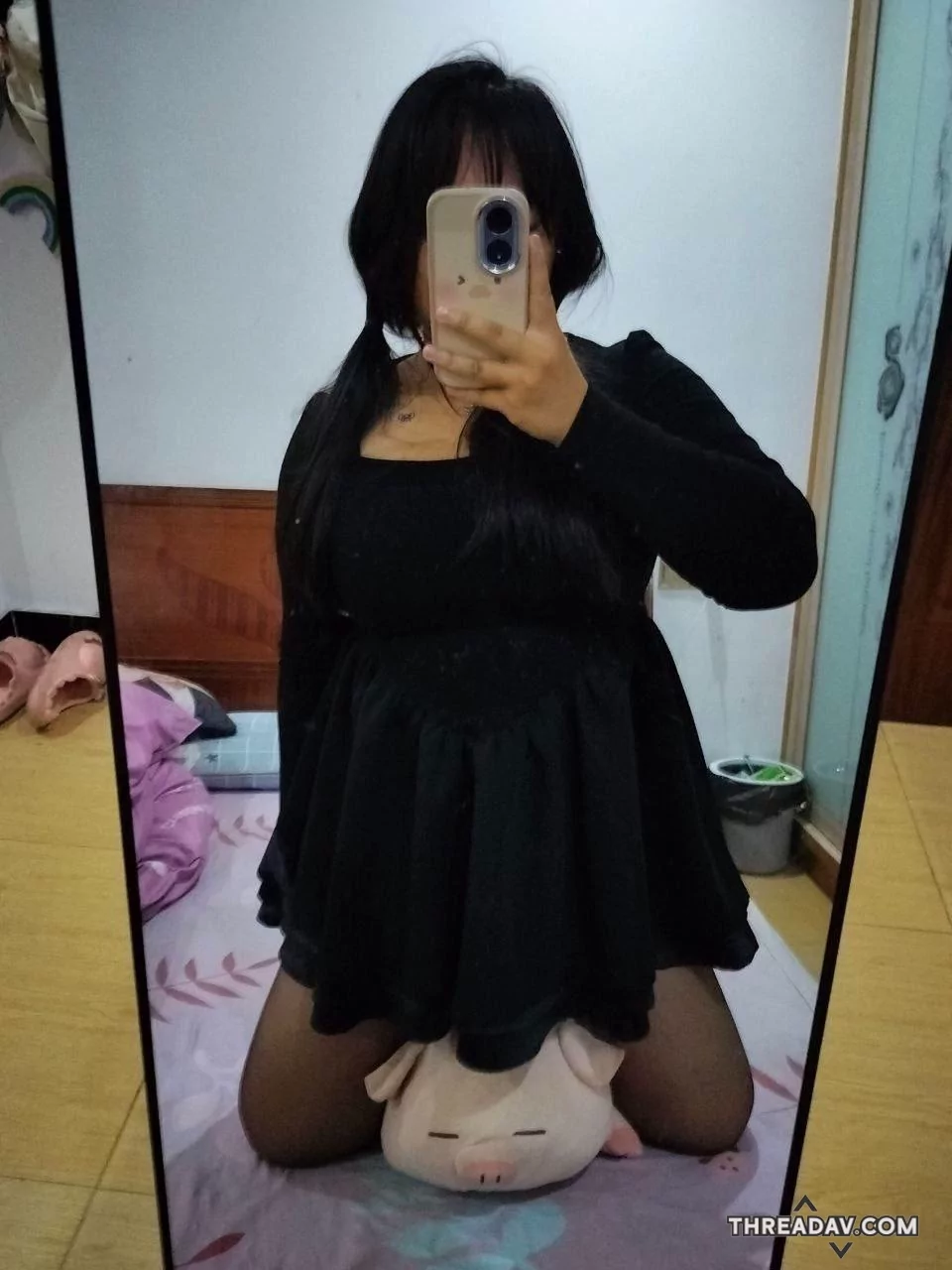 超巨乳學生妹，年紀小小發育驚人，自拍自摸爆乳視頻
