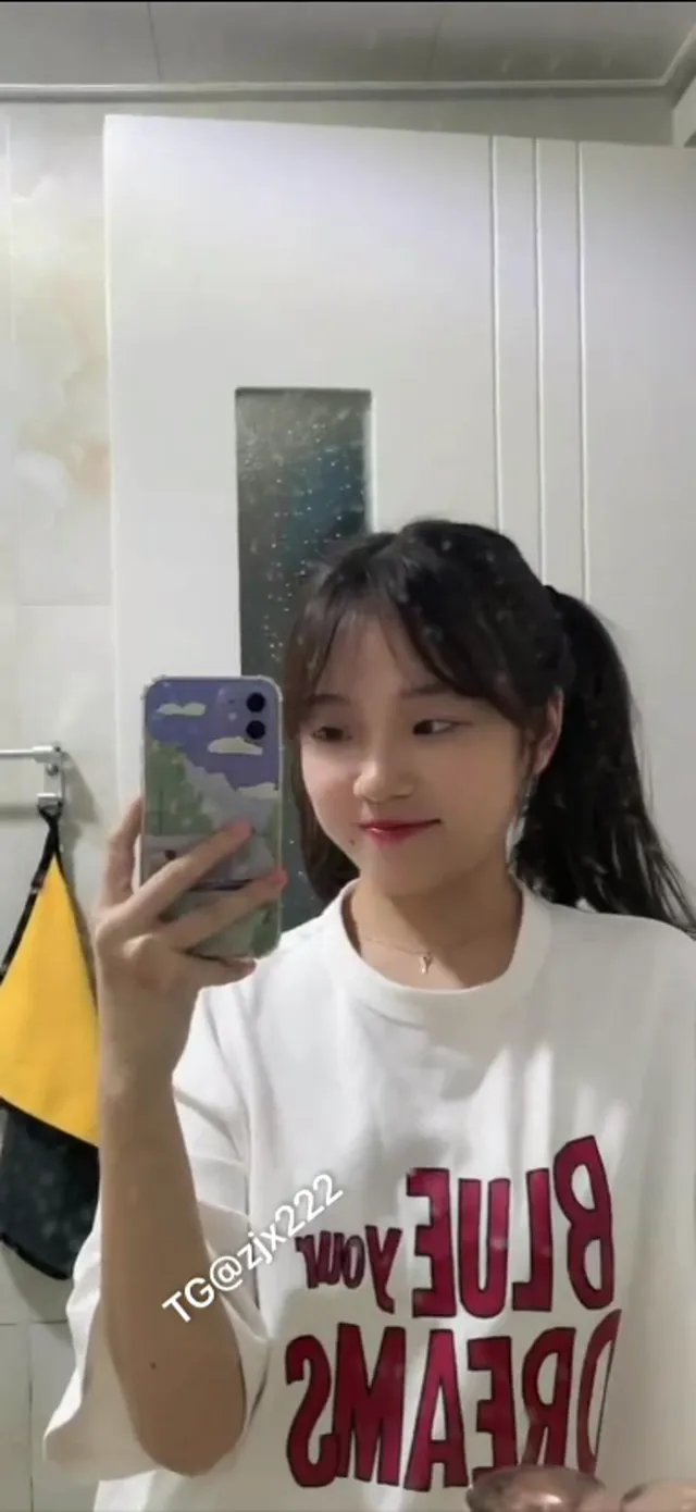 清纯高中學生妹，性奴极强下跪母狗騷貨樣真騷