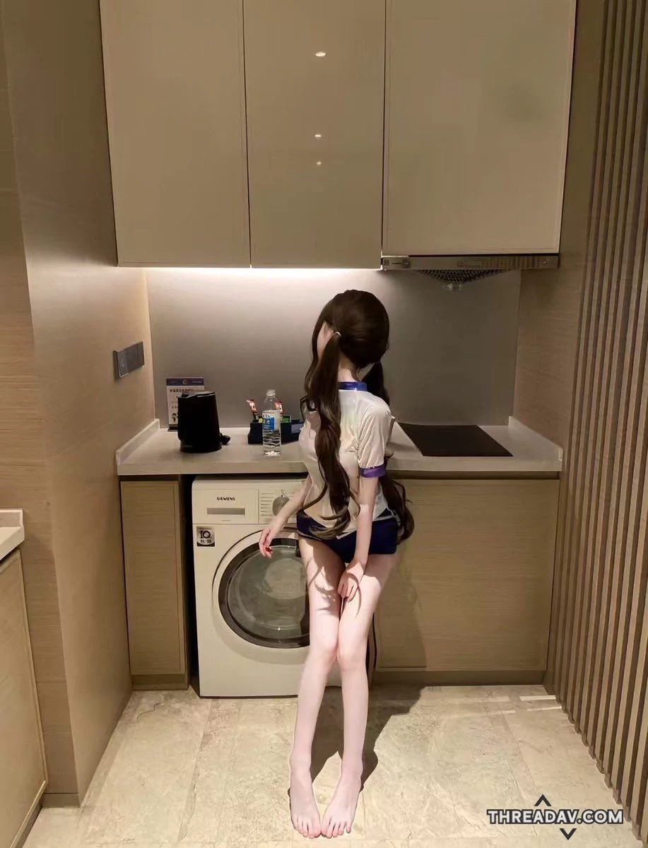 白丝大屁股在公园长椅上露出 粉红女仆装 叔叔线下约会 套套里好多白浆 一线天白虎粉逼 超清纯颜值少萝