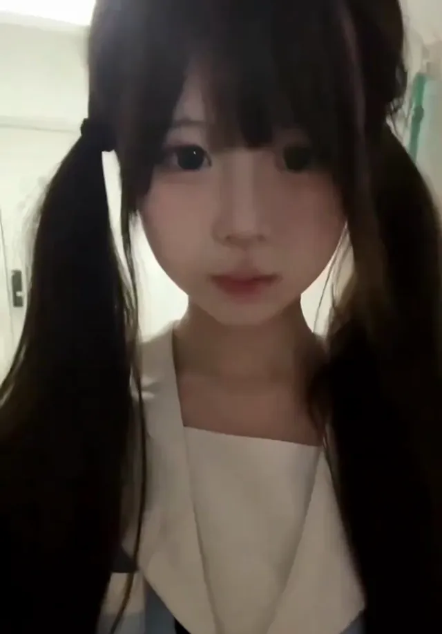 外表清纯可爱 邻家小妹妹 黑丝OL 作品素了点 但都是可可爱爱的