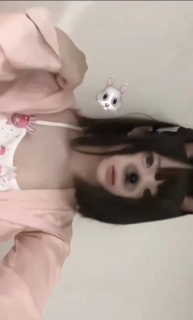 外表清纯可爱 邻家小妹妹 黑丝OL 作品素了点 但都是可可爱爱的