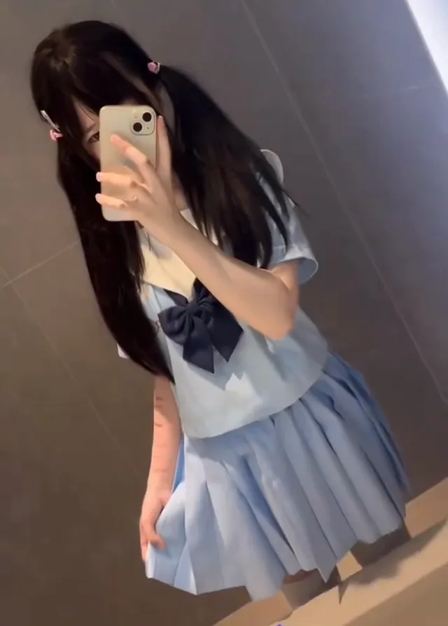 外表清纯可爱 邻家小妹妹 黑丝OL 作品素了点 但都是可可爱爱的