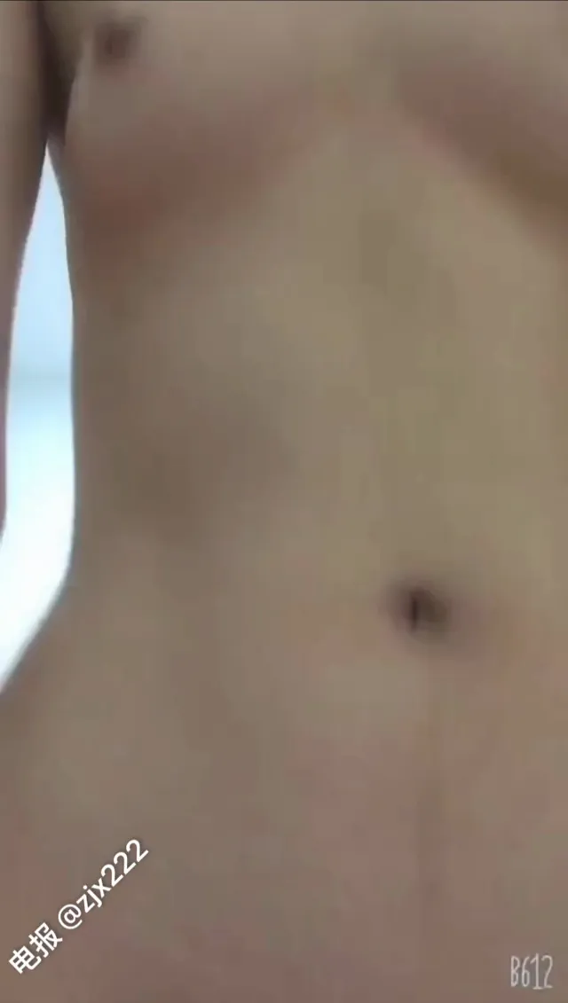 极品贫乳高中生私生活照泄密 贫乳小学妹