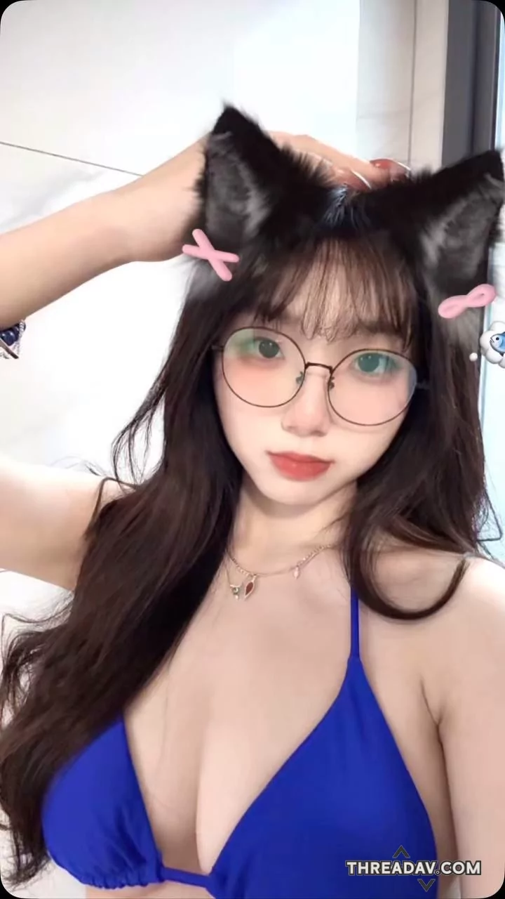 極品高顏值巨乳小貓萝莉，可愛中帶點騷貨樣性感