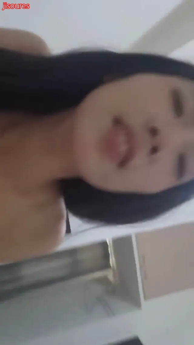 女大生与前男友口交女上啪啪與男友打炮做愛反差自拍視頻流出