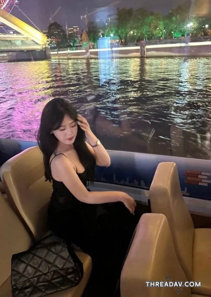 此母狗是我大二时候谈的女朋友，去年上岸后第一刀就是和我分手，分手后老子反手一个举报这母狗知二当三